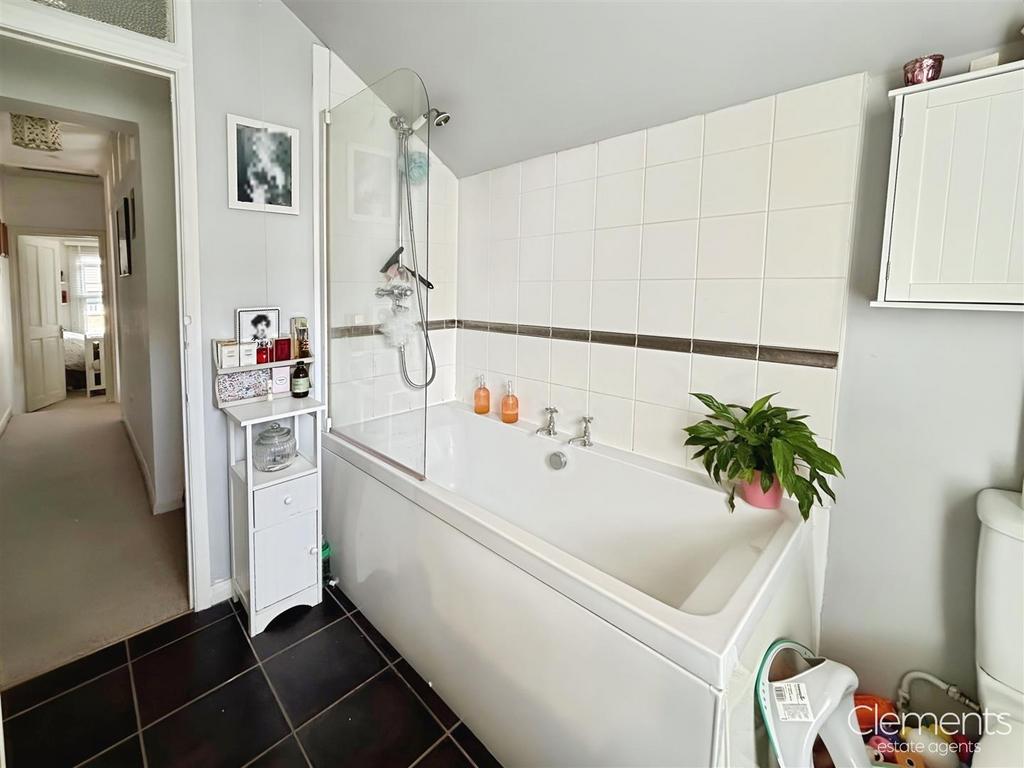 4c839f56-Bathroom 202.jpg