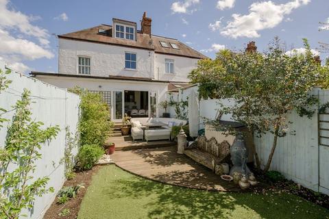19b Laurel Road, London, SW20 0PP