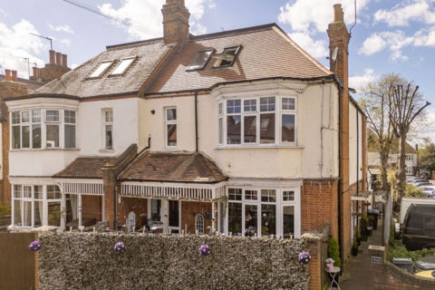 19b Laurel Road, London, SW20 0PP