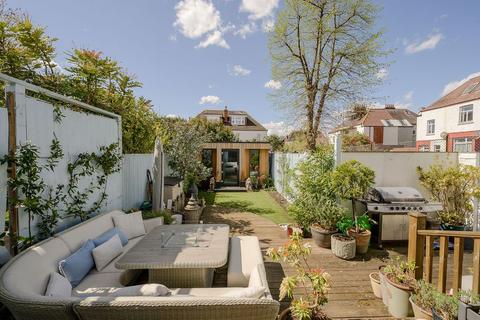 19b Laurel Road, London, SW20 0PP