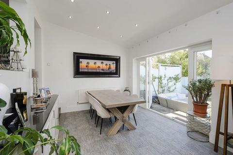 19b Laurel Road, London, SW20 0PP