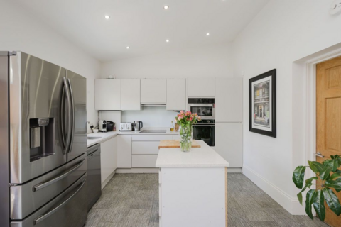 19b Laurel Road, London, SW20 0PP