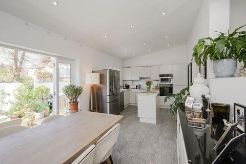 19b Laurel Road, London, SW20 0PP