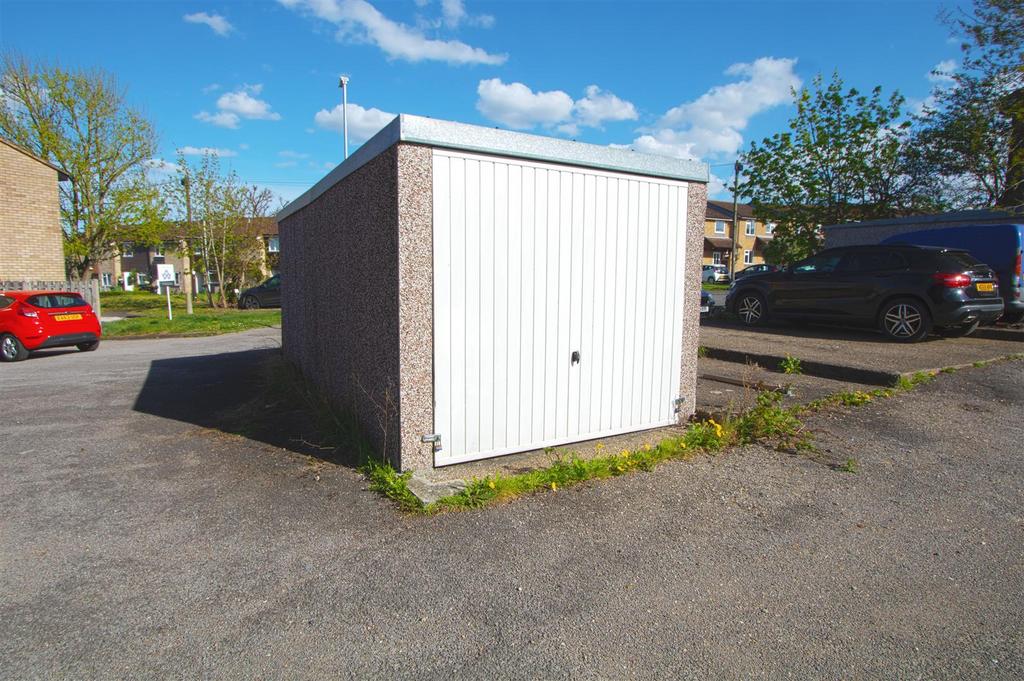 GARAGE .jpg