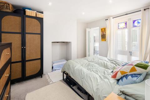 1 bedroom flat for sale, Alma Street, London, NW5