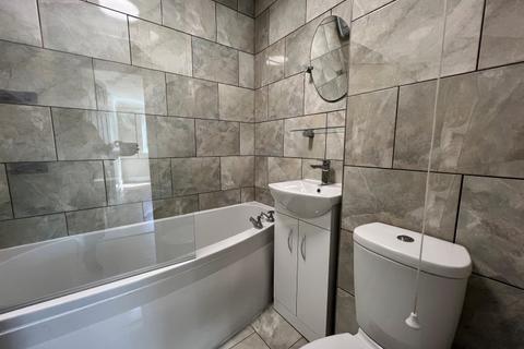 2 bedroom flat to rent, Scotts Avenue, Sunbury-on-Thames TW16