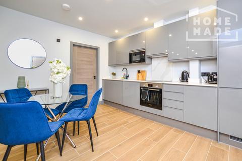 2 bedroom flat to rent, Avenir Court, N12