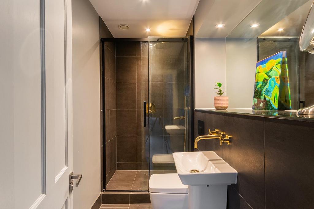 1 C1 HBR - Ensuite B.jpg