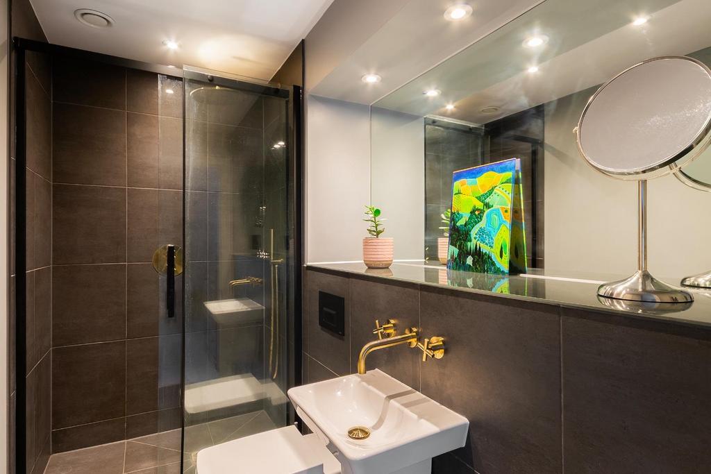 1 C1 HBR - Ensuite A.jpg