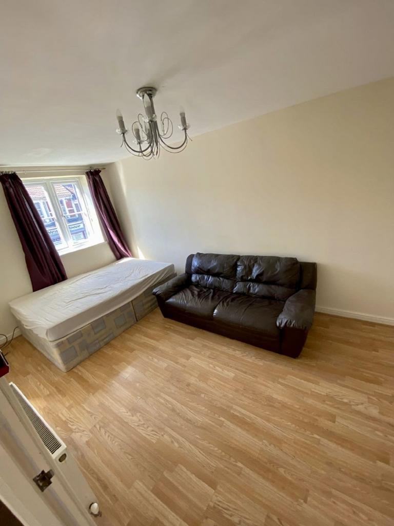Bright and inviting double bedroom featuring am...