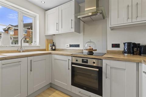 4 Warwick Close, Amberstone, Hailsham, BN27 1NS