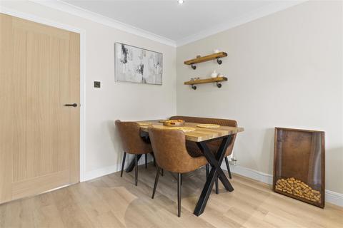 4 Warwick Close, Amberstone, Hailsham, BN27 1NS