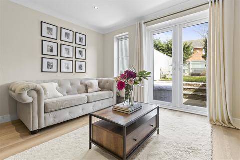 4 Warwick Close, Amberstone, Hailsham, BN27 1NS