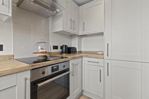 4 Warwick Close, Amberstone, Hailsham, BN27 1NS