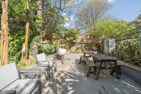 2 bedroom flat for sale, Lilford Road, Camberwell SE5