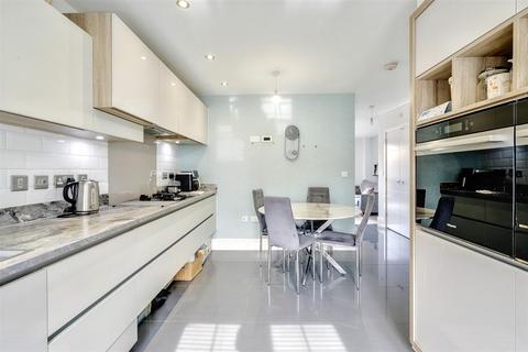 2 Badger Vale, Nottingham, NG8 2FH