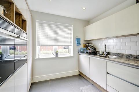 2 Badger Vale, Nottingham, NG8 2FH