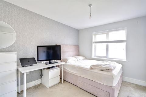 2 Badger Vale, Nottingham, NG8 2FH