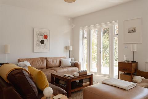 Compton Cottage Farthings Walk, Horsham, RH12 1WR