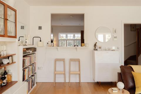 Compton Cottage Farthings Walk, Horsham, RH12 1WR