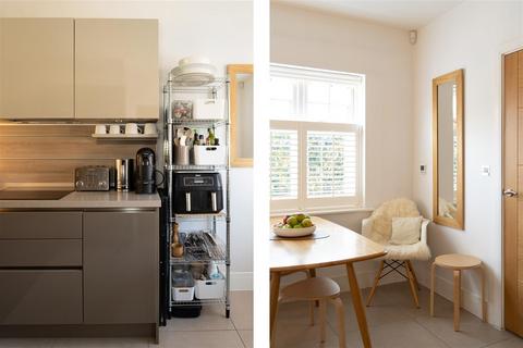 Compton Cottage Farthings Walk, Horsham, RH12 1WR