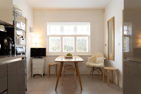 Compton Cottage Farthings Walk, Horsham, RH12 1WR