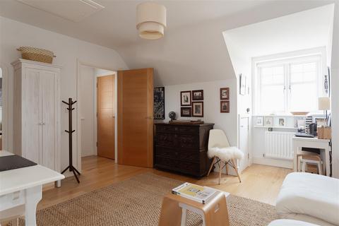 Compton Cottage Farthings Walk, Horsham, RH12 1WR