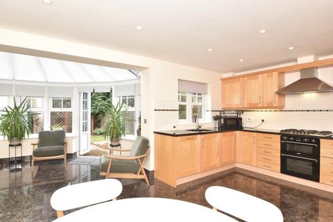 4 bedroom townhouse for sale, Duchess Court, Weybridge, KT13