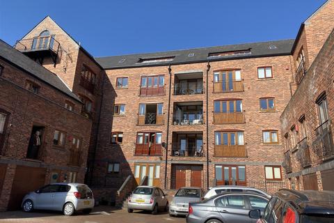 2 bedroom flat for sale, Waterfront Views, Stourport