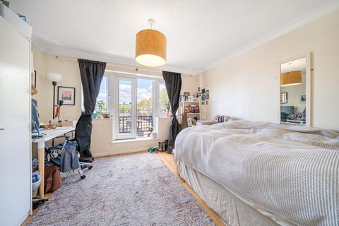 4 bedroom end of terrace house for sale, Greenland Quay, Surrey Quays