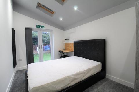 5 bedroom terraced house to rent, Wilkinson Avenue, Beeston, NG9 2NL