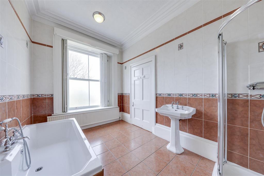 En Suite Bathroom Alt