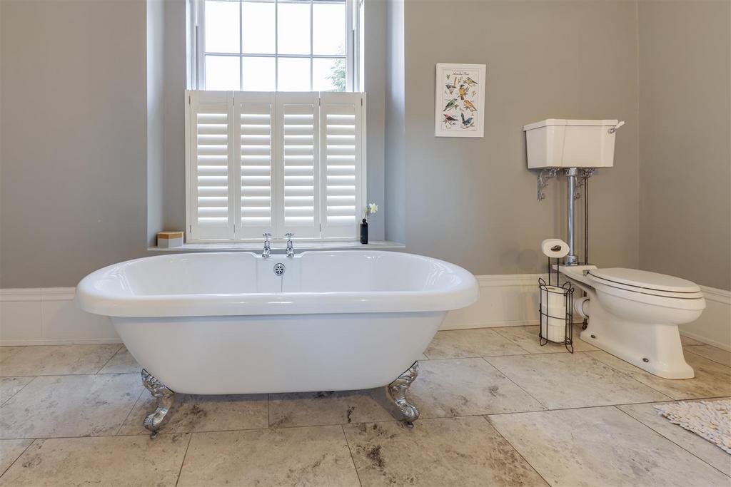 Feature Freestanding Bath