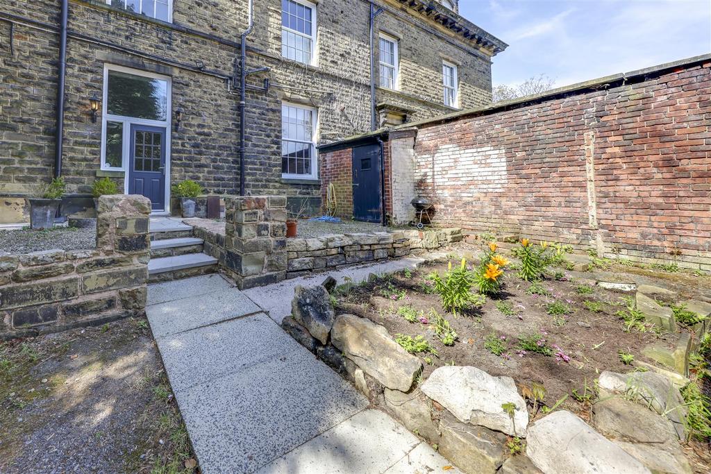 Side Garden &amp; Entrance