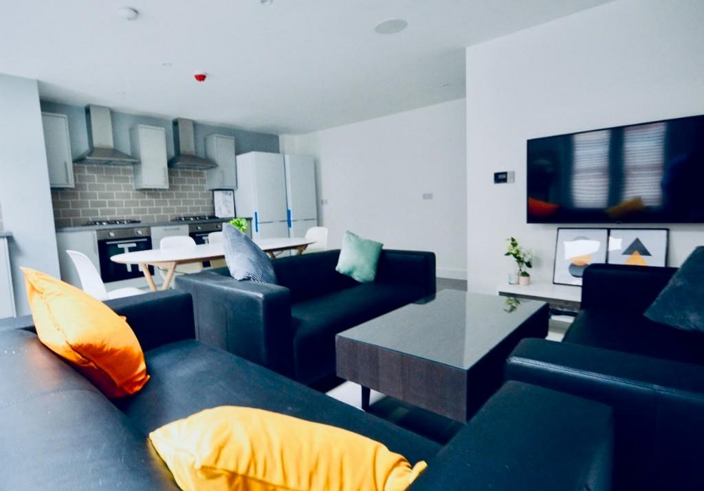 A spacious and inviting large modern living roo...