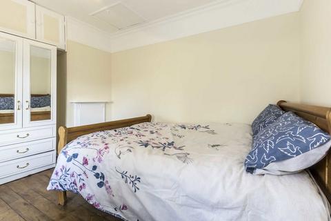 2 bedroom house to rent, South Ealing Road, London W5