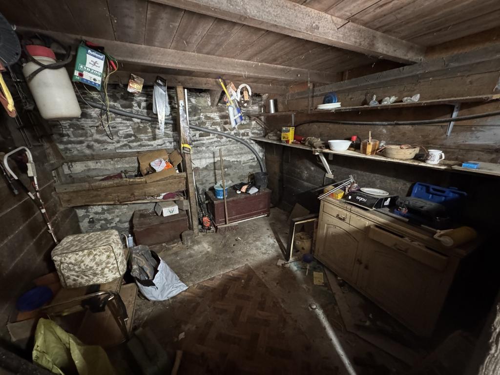 Former Parlour / Stables