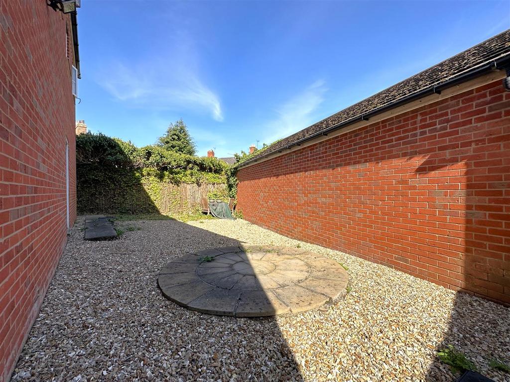 Low-Maintenance Garden 243