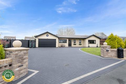 2 bedroom detached bungalow for sale, The Hollows, Bessacarr, Doncaster