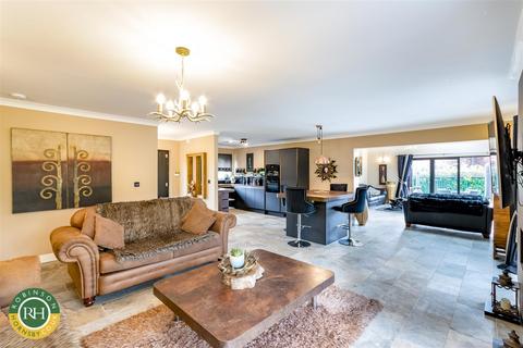 2 bedroom detached bungalow for sale, The Hollows, Bessacarr, Doncaster