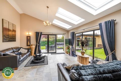2 bedroom detached bungalow for sale, The Hollows, Bessacarr, Doncaster