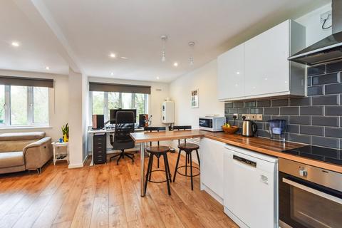 2 bedroom flat for sale, North Road, Petersfield, Hampshire