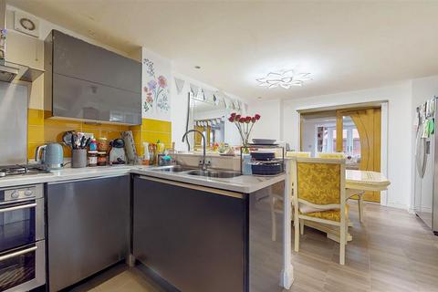 5 bedroom semi-detached house for sale, Mauretania Way, Brooklands, Milton Keynes