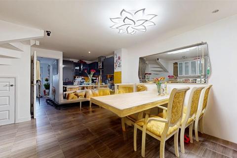 5 bedroom semi-detached house for sale, Mauretania Way, Brooklands, Milton Keynes