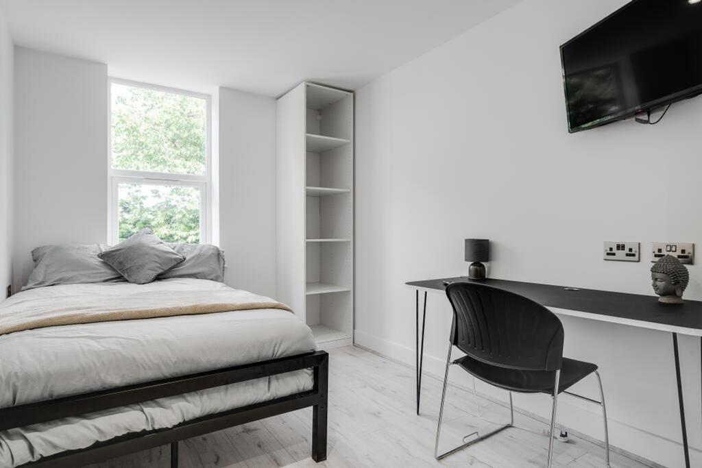 Bright and inviting double bedroom featuring la...