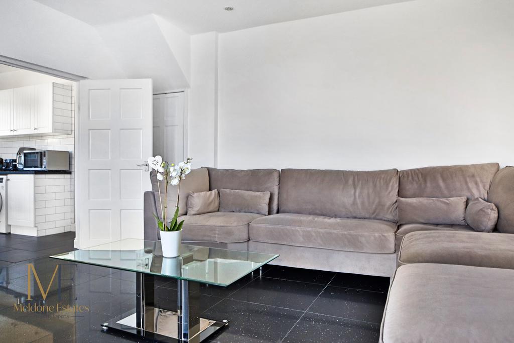 Lounge 1