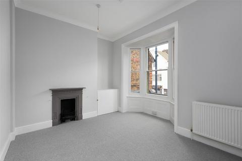 2 bedroom apartment for sale, Oxford Street, Whitstable