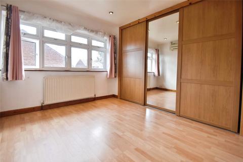 3 bedroom end of terrace house to rent, Hollidge Way, Dagenham, RM10