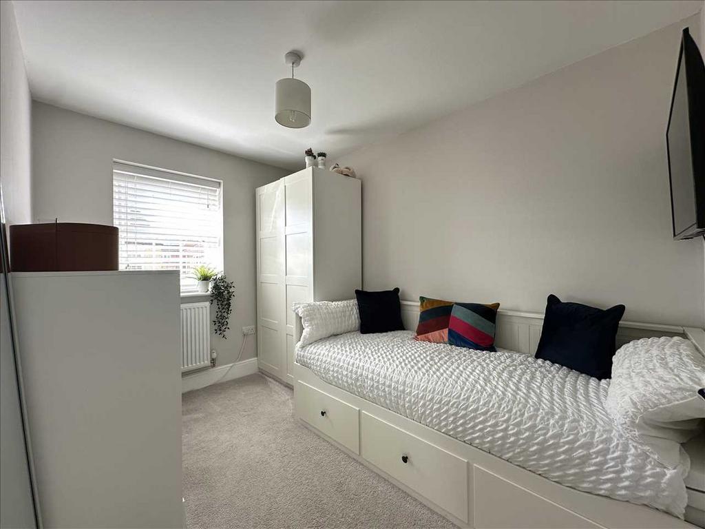 Bedroom (front)