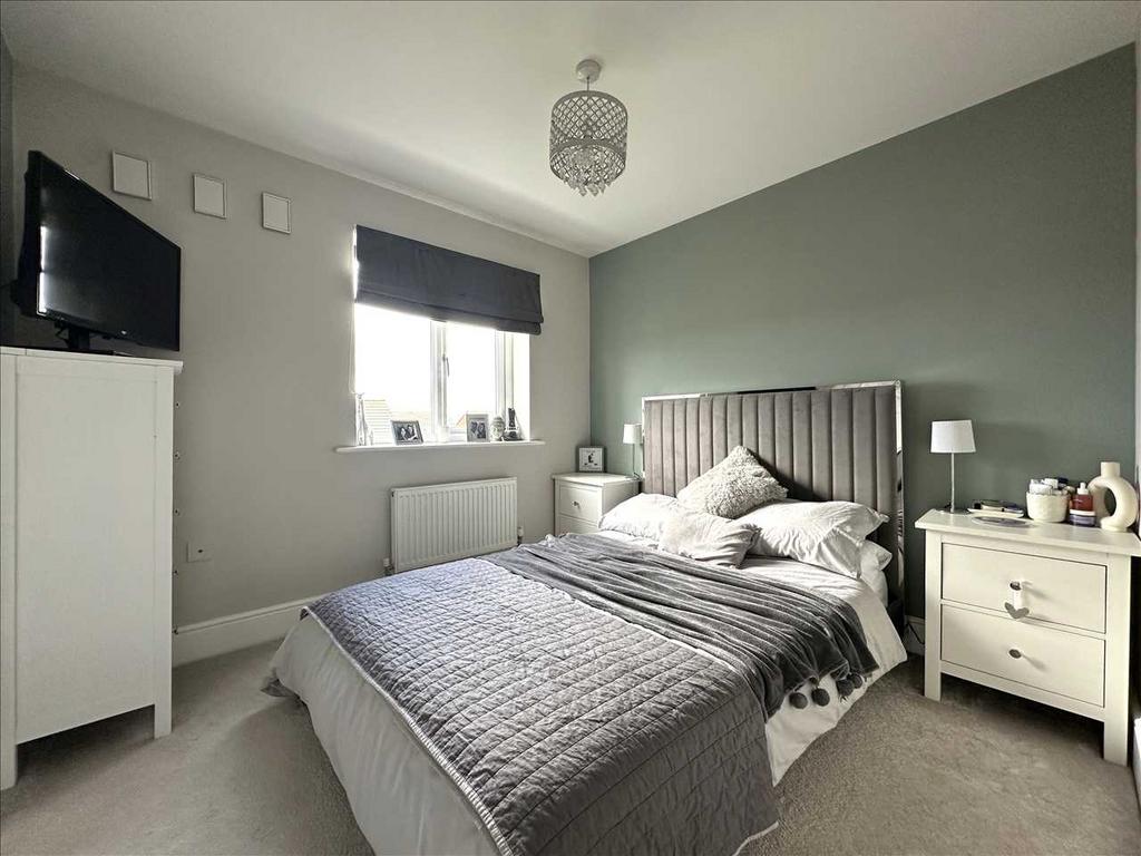 Bedroom (rear)